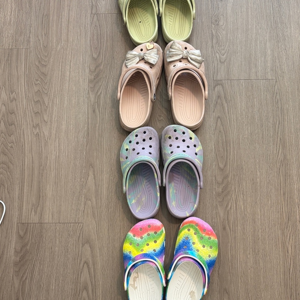 6 PAIRS OF CROCS, AMAZING DEAL.
